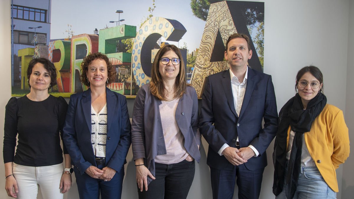 La presentació es va fer ahir a la Store de CaixaBank a Tàrrega. - LAIA PEDRÓS