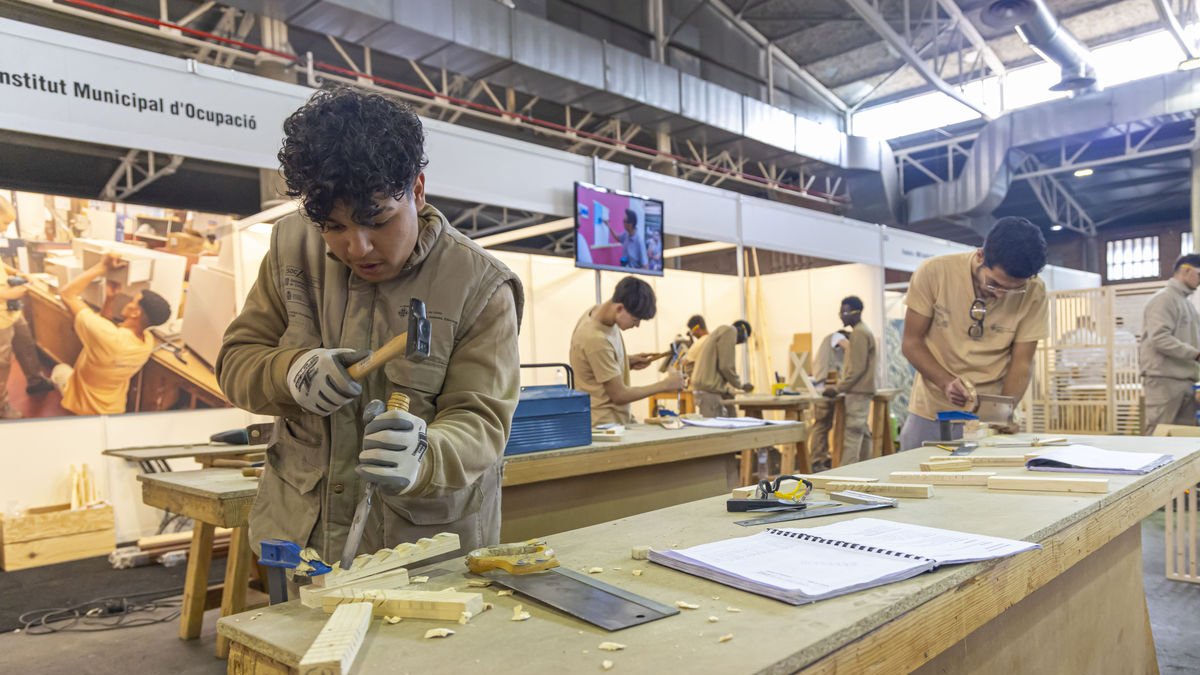 Participantes en la última edición de la feria de formación y ocupación. - JORDI ECHEVARRÍA