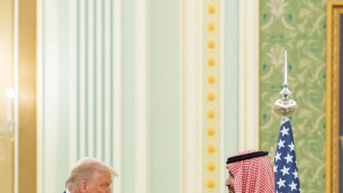 Donald Trump i el príncep Mohammed bin Salman van firmar un multimilionari acord comercial. - SAUDI PRESS AGENCY / DPA