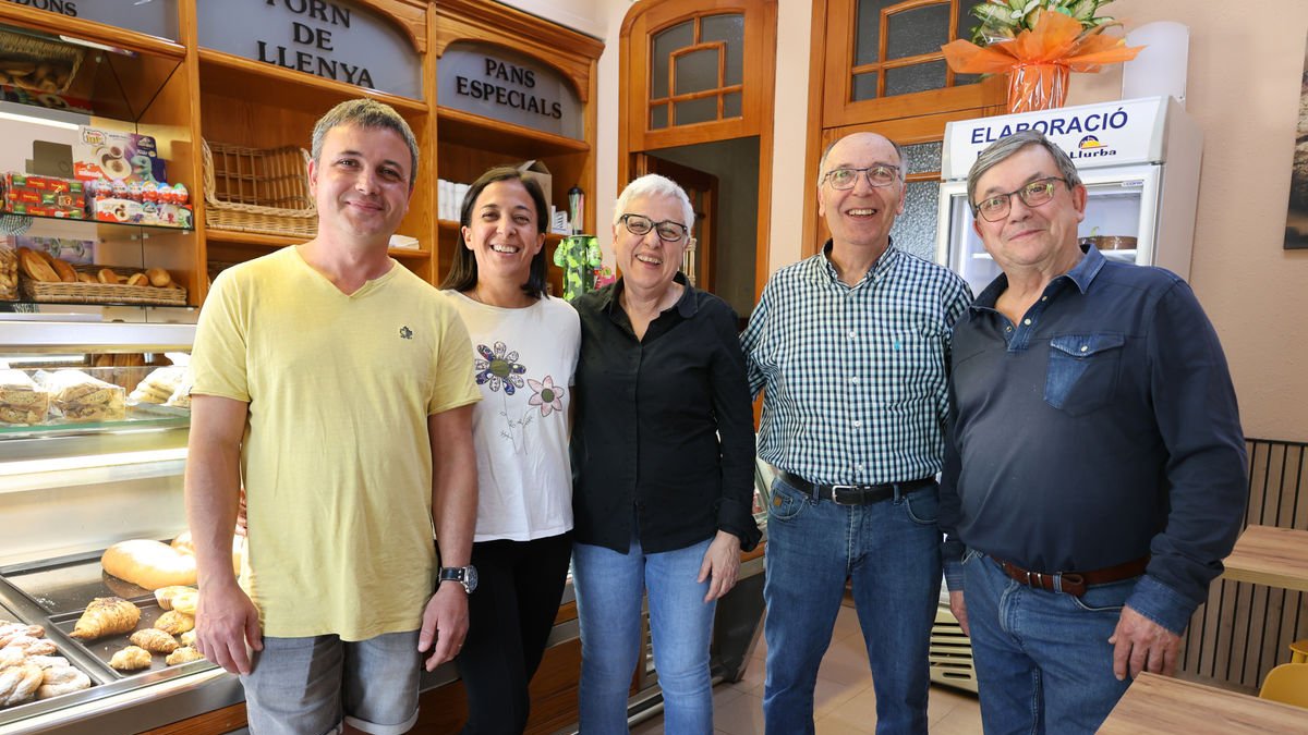 Las familias Solé y Llurba, juntas para mantener viva la tradición del pan artesano. - J.GÓMEZ