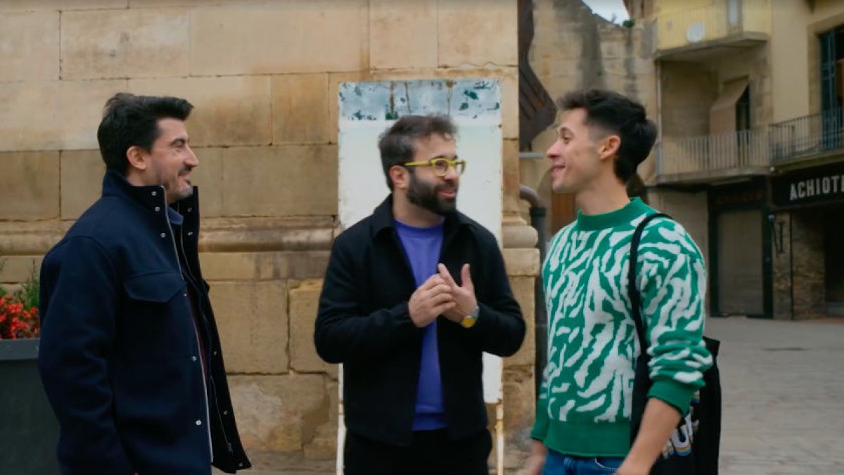 Pere Rafart i Pau Martínez conversen amb Marc Andreu a Tàrrega. - 3CAT