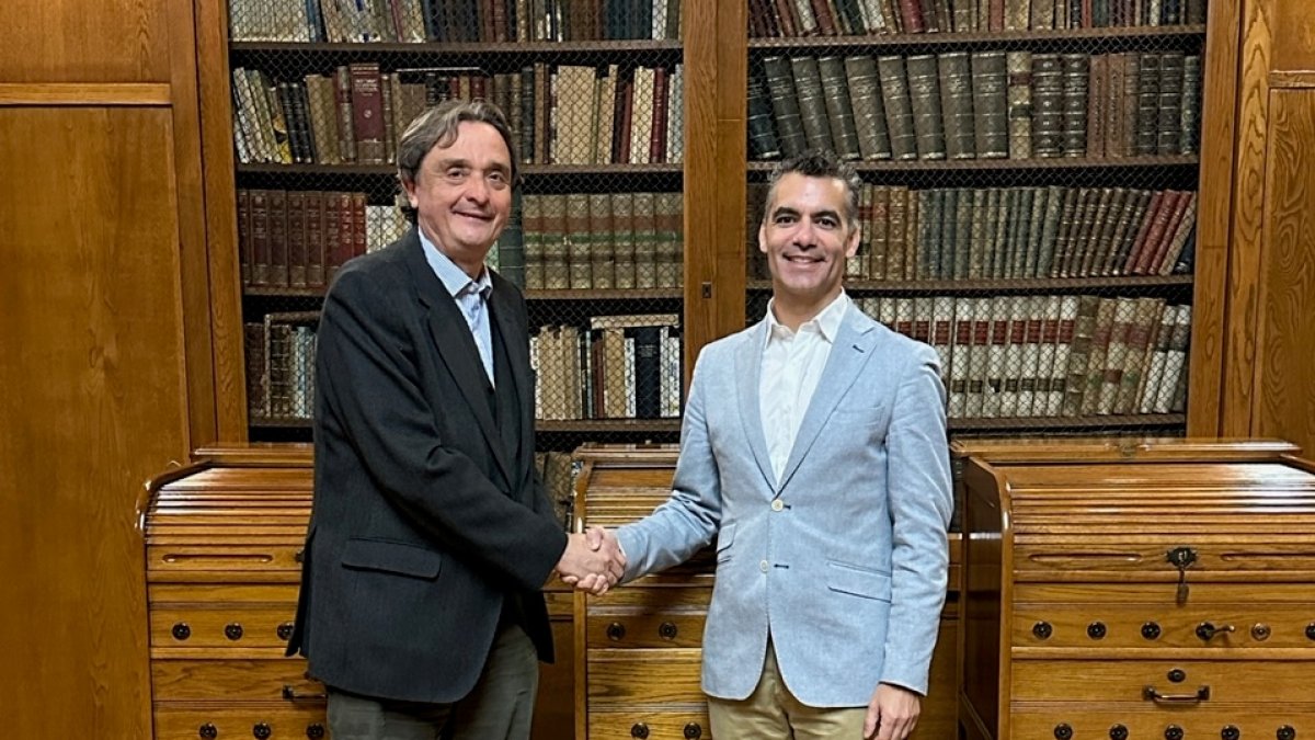 El director general de Caixa Rural, Luis Ignacio Lucas, con Benet Maimí, director de Relaciones Institucionales de Foment del Treball.