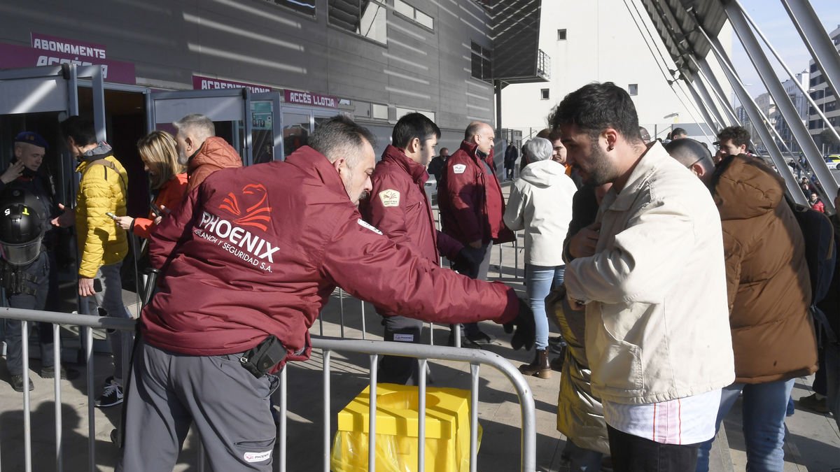 Després del que va passar amb el Girona, el club va reforçar la seguretat en el partit amb el Gran Canària. - SANTI IGLESIAS