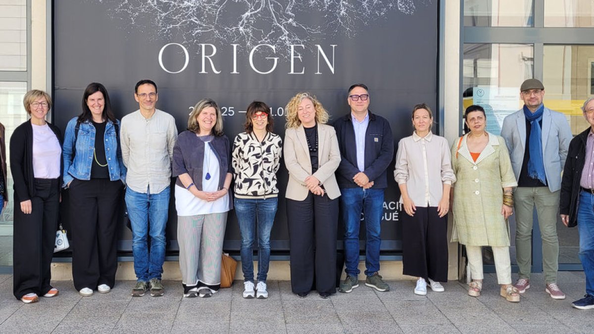 La concejala de Cultura de la Paeria, Pilar Bosch, y representantes de museos y espacios culturales de Lleida, ayer en el Museu de Lleida. - MUSEU DE LLEIDA