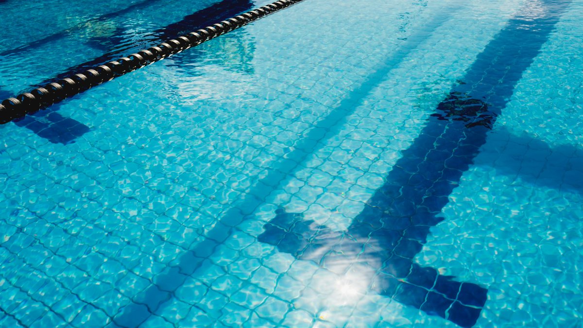 L’exercici a la piscina, especialment indicat per perdre. centímetres de cintura.