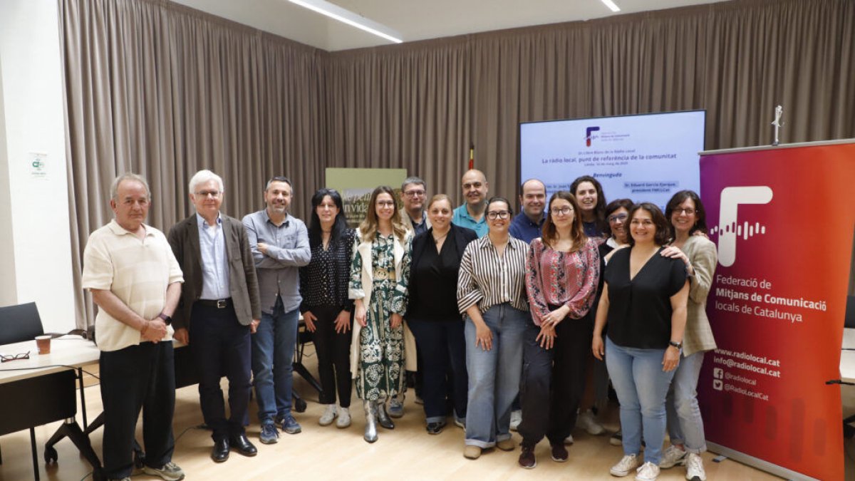 Els representants de les ràdios locals de Lleida durant la trobada a la Diputació. - DIPUTACIÓ DE LLEIDA