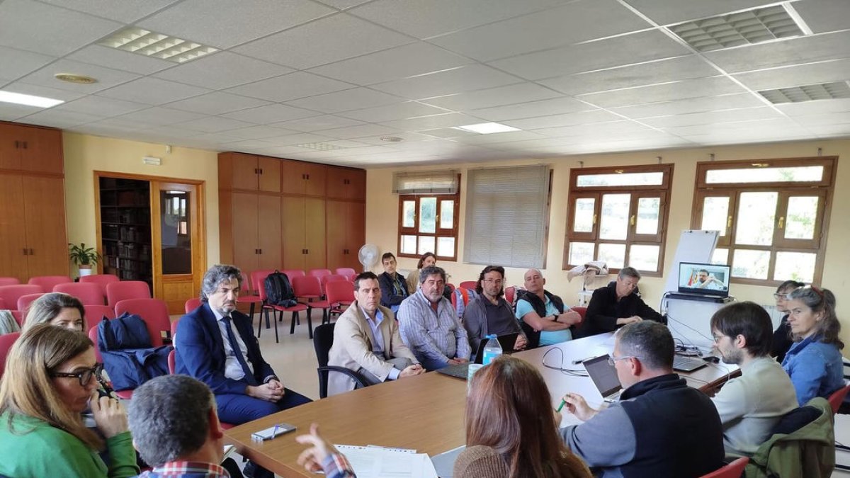 Reunió de la junta local amb representants d’Agricultura. - A. CUBELLS