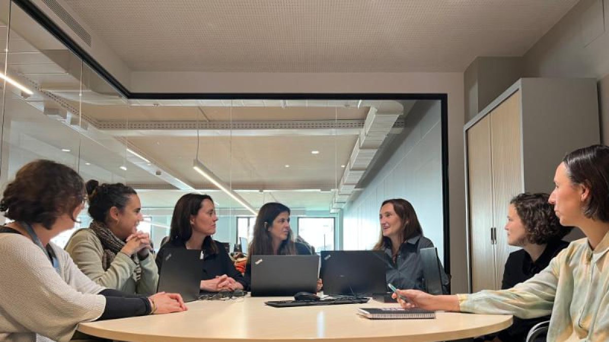 Ibar (3a per la dreta) i l’equip de la subdirecció. - SUBDIRECCIÓ GENERAL D’ADDICCIONS / SALUT