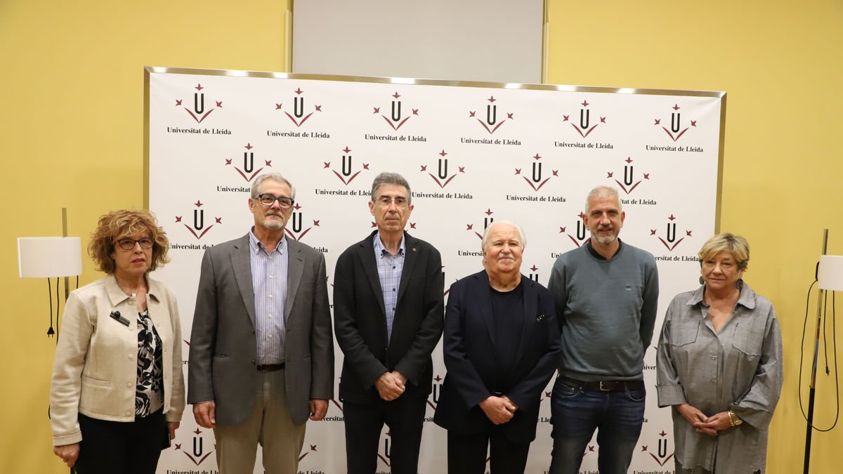 Participants en la firma ahir del conveni a la UdL. - MAGDALENA ALTISENT