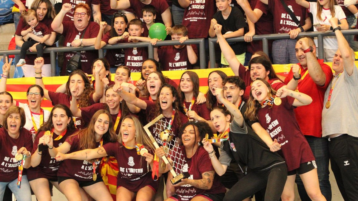 El Lleida Handbol va celebrar un ascens que va aconseguir sent el campió del play-off.