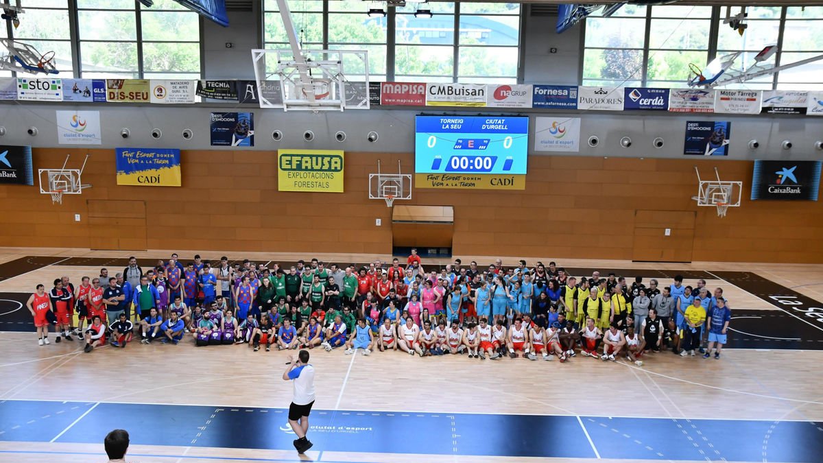 Torneig d’integració. El Palau d’Esports va acollir aquest cap de setmana passat la quinzena edició del Torneig Ciutat de la Seu per a esportistes amb altres capacitats, que va congregar més de 160 jugadors i jugadores de 16 equips, representant 13 clubs de Catalunya i Andorra.