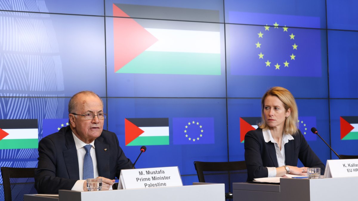 El primer ministre de l'Autoritat Nacional Palestina, Mohammad Mustafa, i l'alta representant per a la política exterior de la UE, Kaja Kallas, durant una roda de premsa.