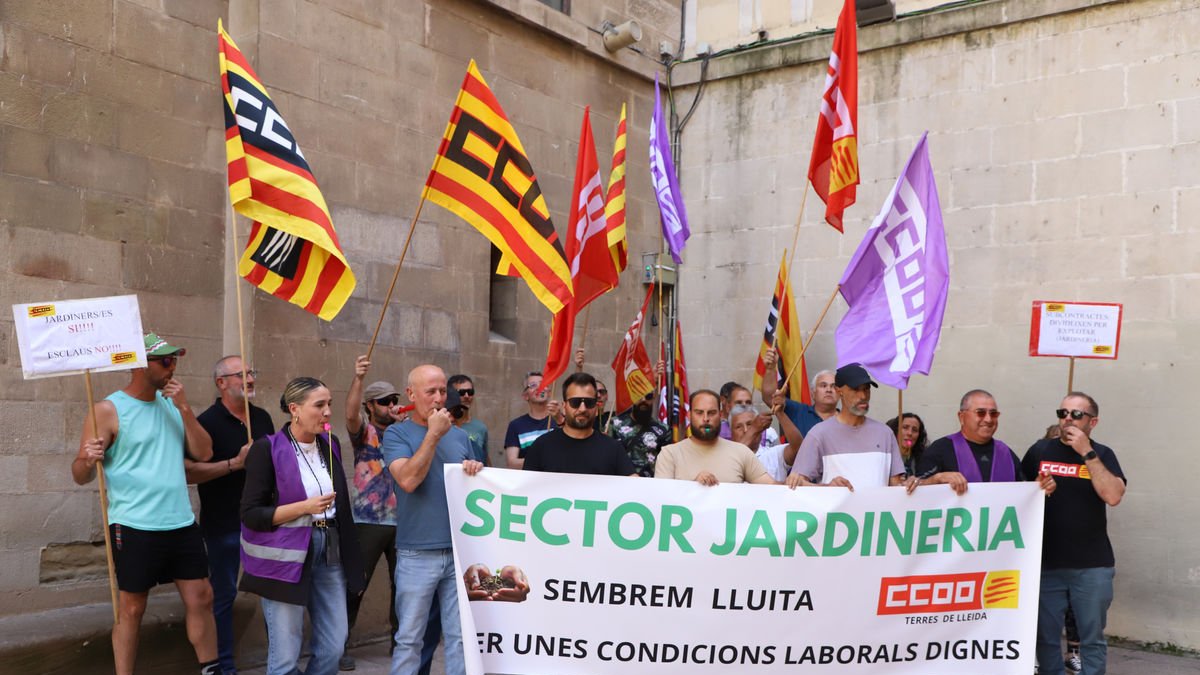 Los trabajadores de jardinería denuncian falta de diálogo de la Paeria - MAGDALENA ALTISENT