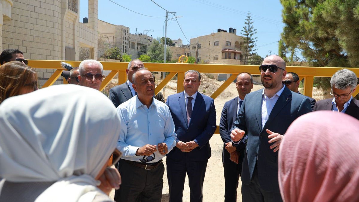 Imagen de la delegación diplomática momentos antes de los disparos de las tropas israelíes en la localidad cisjordana de Yenín. - EFE/ MAGDA GIBELLI