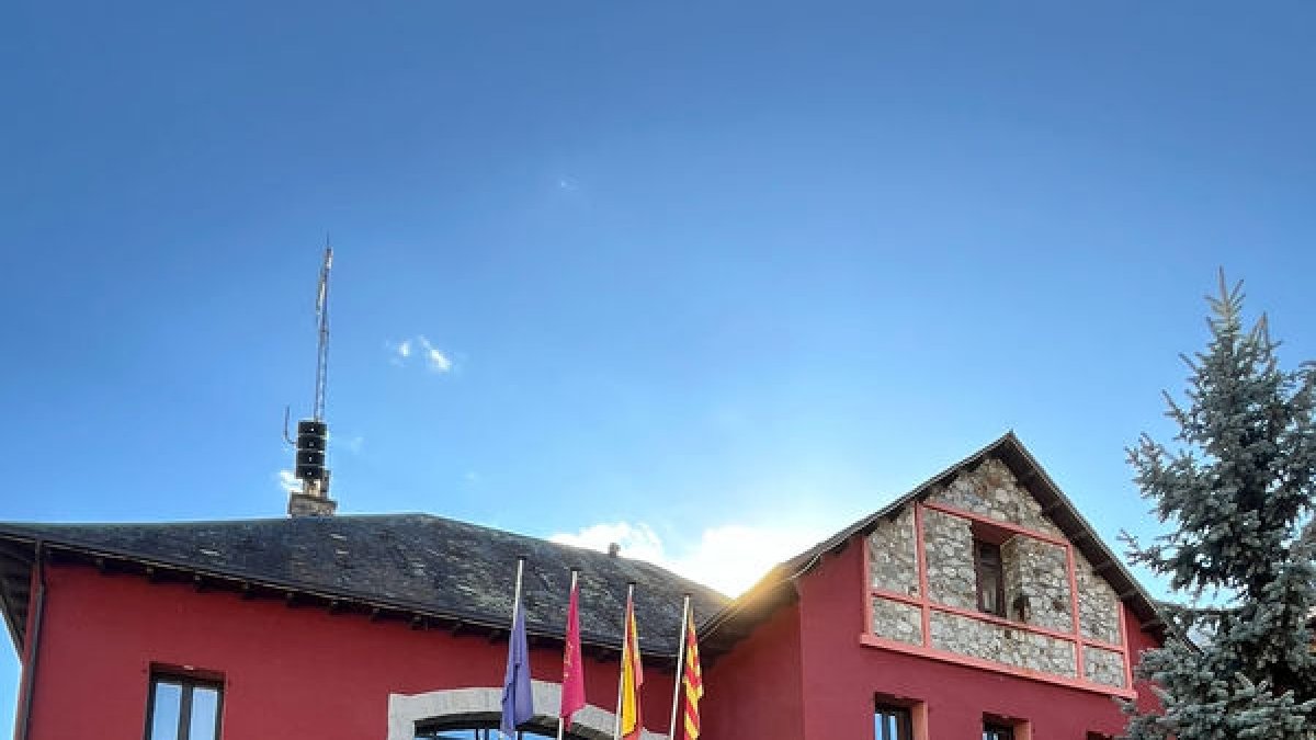 El consistori de Les té sirenes per avisar de risc químic. - AJUNTAMENT DE LES