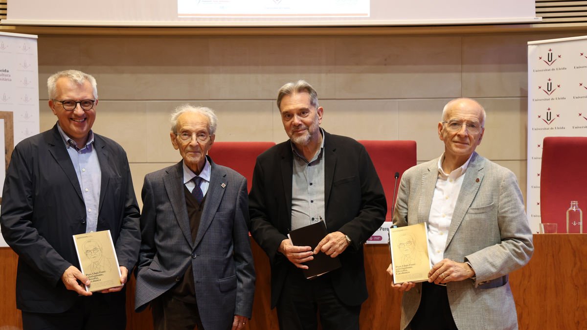 Josep Maria Forné, Pere Lluís Font, Jaume Angelat y Joan J. Busqueta, ayer en la Universitat de Lleida. - AMADO FORROLLA