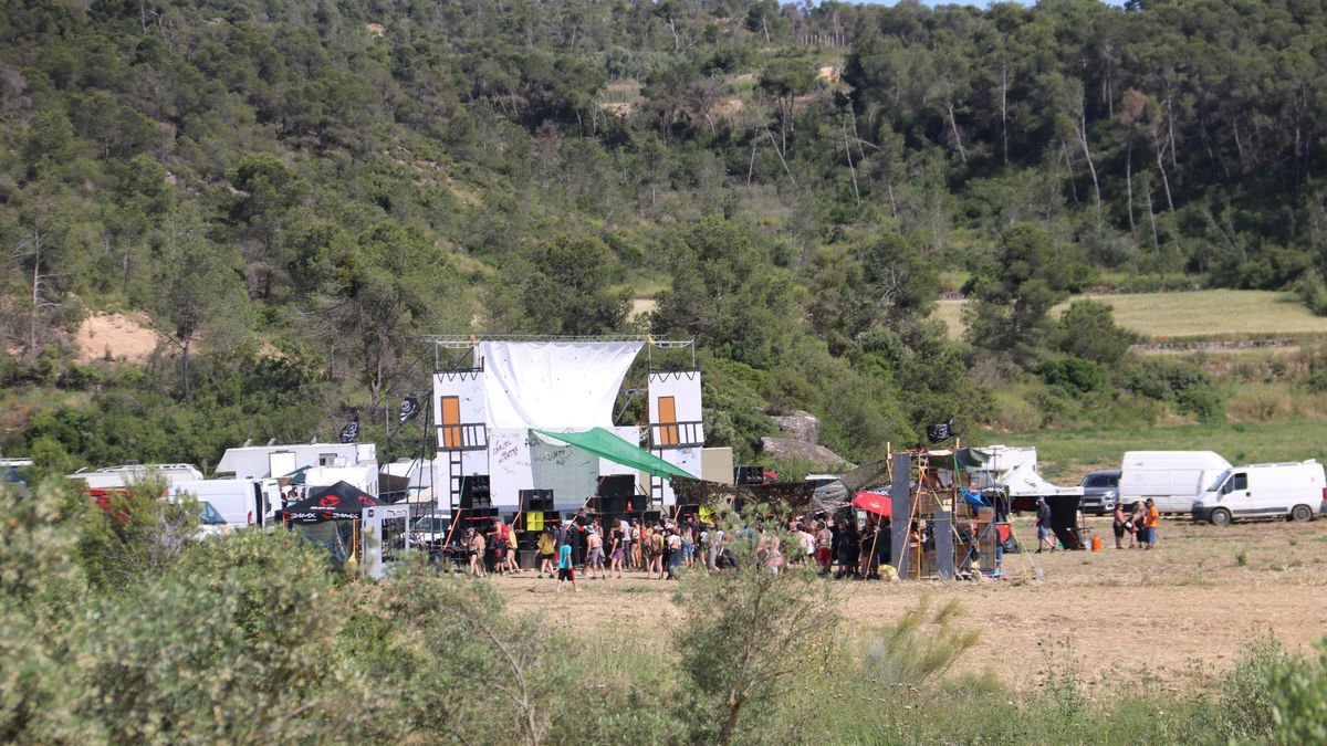 Vista de l’escenari de la festa il·legal ahir a Llardecans. - ACN
