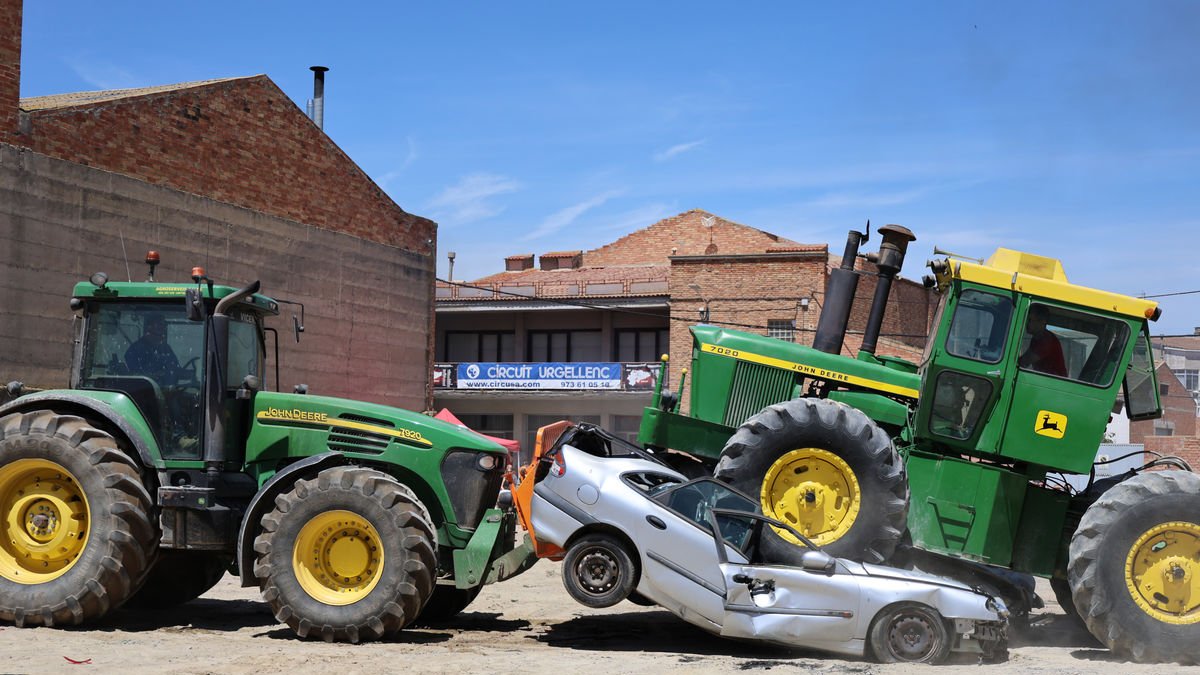 Rurals contra Urbanites, competició entre tractors i vehicles de desballestament. - J.GÓMEZ