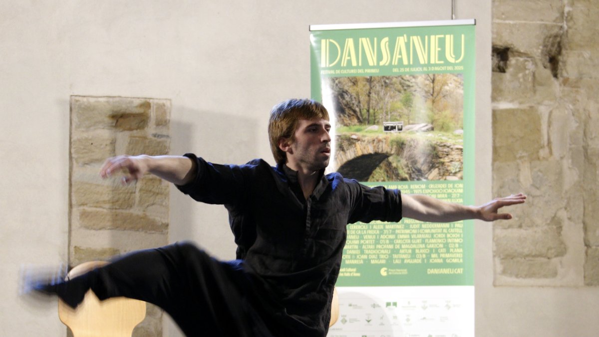 El coreógrafo y bailarín Aleix Martínez, durante la presentación del 34.º Dansàneu en la Seu Vella de Lleida.