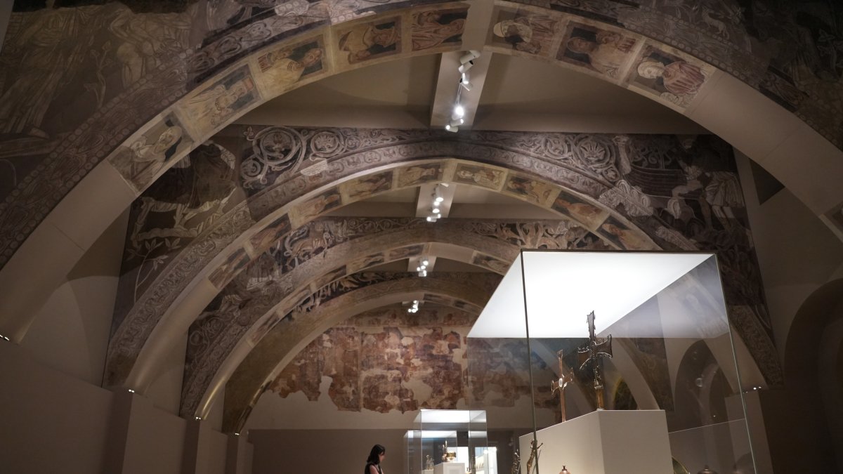 La sala on es troben les pintures murals de Sixena exposades al MNAC, a Barcelona.