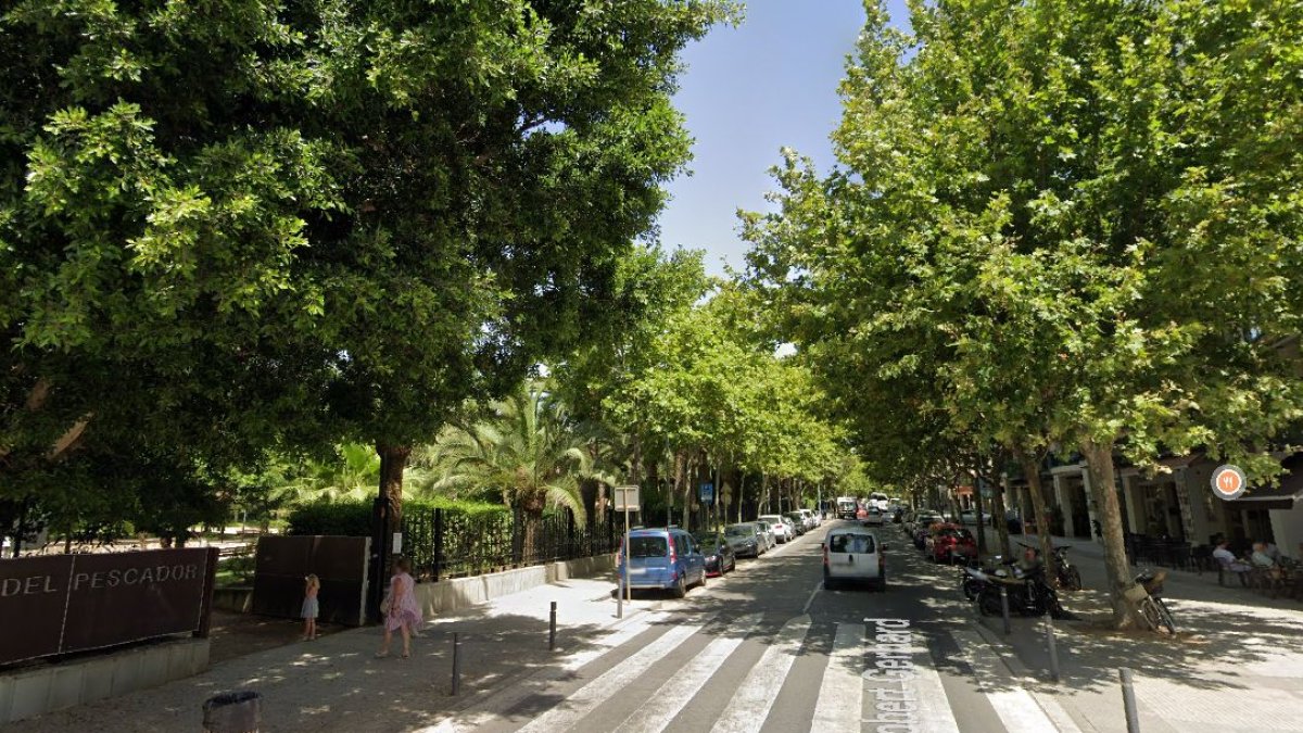 Una vista de la calle Robert Gerhard de Cambrils.