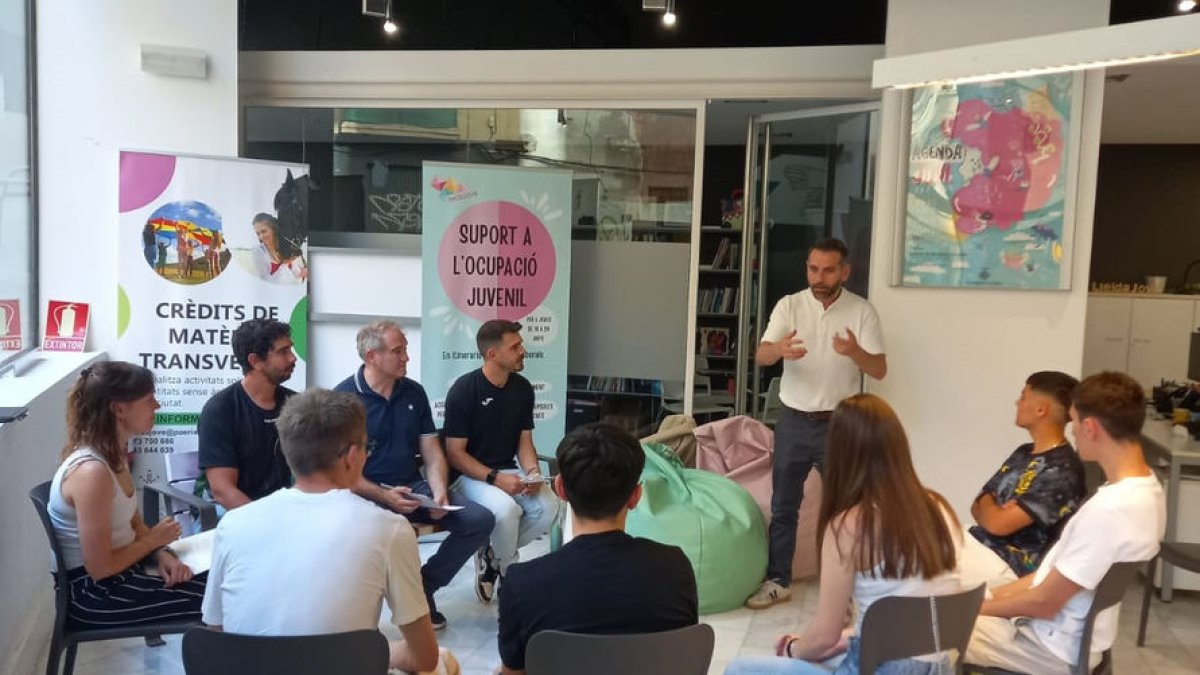 El regidor Xavier Blanco adreçant-se ahir als assistents durant la jornada. - ©AJUNTAMENT DE LLEIDA