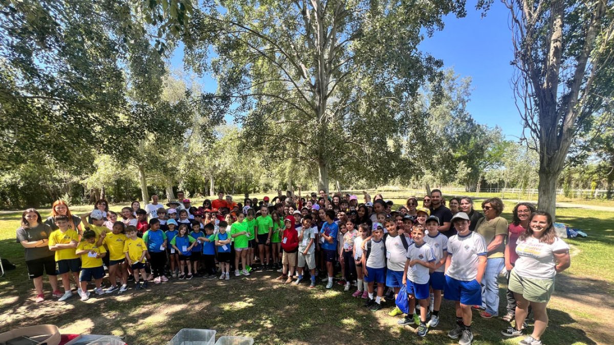 Els alumnes de Primària que van participar ahir en la clausura del programa. - AJUNTAMENT DE LLEIDA