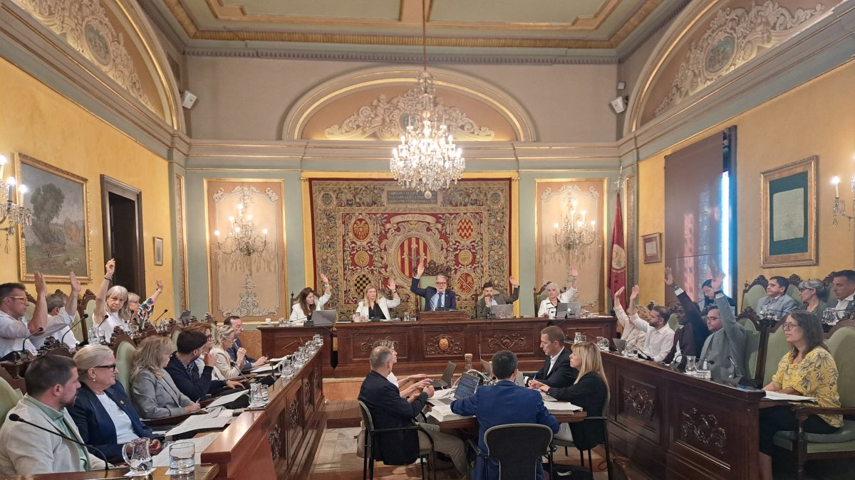 Un momento de la votación a favor de la nueva concesión del aula municipal de teatro.