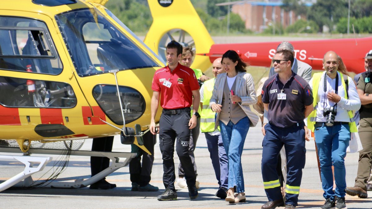 Núria Parlon en el aeropuerto de Sabadell.