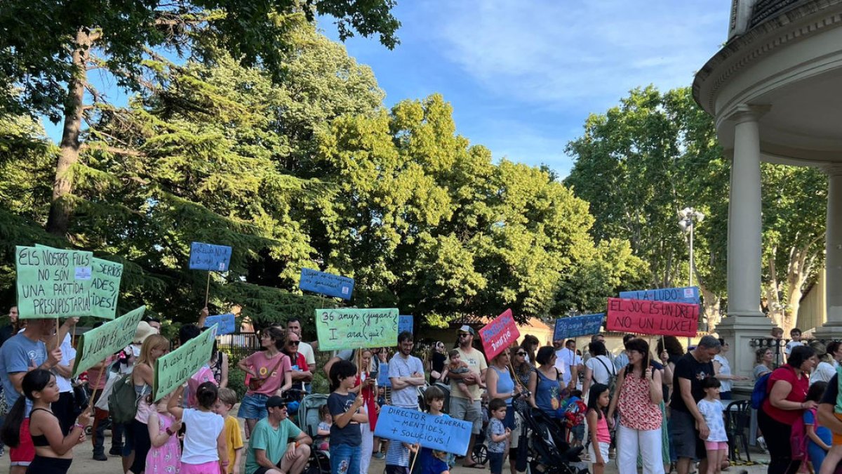 Imatge d'arxiu de la manifestació en contra del tancament de la ludoteca Arenys del Segre - MAITE SALAS