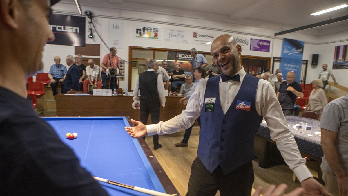 El francès Willy Gerimont celebra la victòria en el campionat al quadre 47/2.