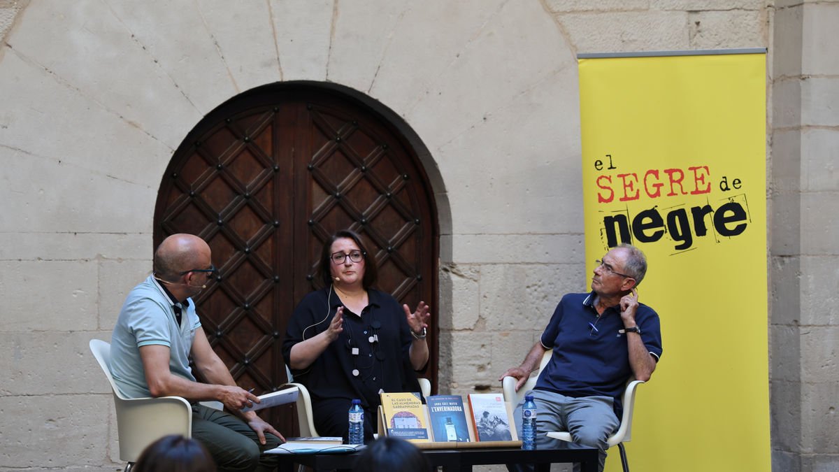 La directora de SEGRE, Anna Sàez, al debat a l’IEI amb Pep Coll i Francesc Baena. - MAGDALENA ALTISENT