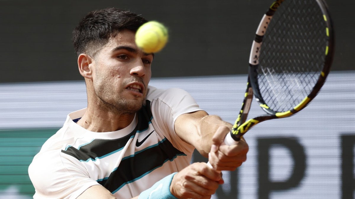 Alcaraz accedeix a quarts de Roland Garros - EFE/ YOAN VALAT