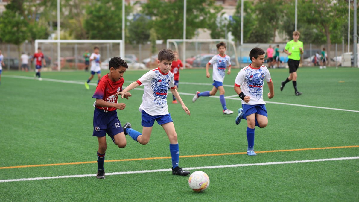 Una acció del partit que van disputar Mollerussa i EF Intercomarcal. - AMADO FORROLLA