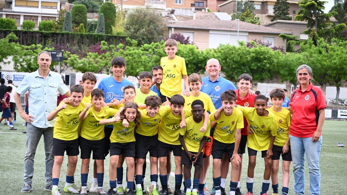 El equipo de la Escola de Futbol Tàrrega, que ganó el torneo en la categoría sub-13.