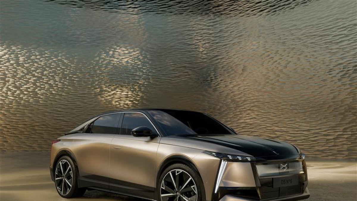 Amb un estil carismàtic depurat i elegant, el Nº8 s’inspira en el concept-car DS Aero Lounge.