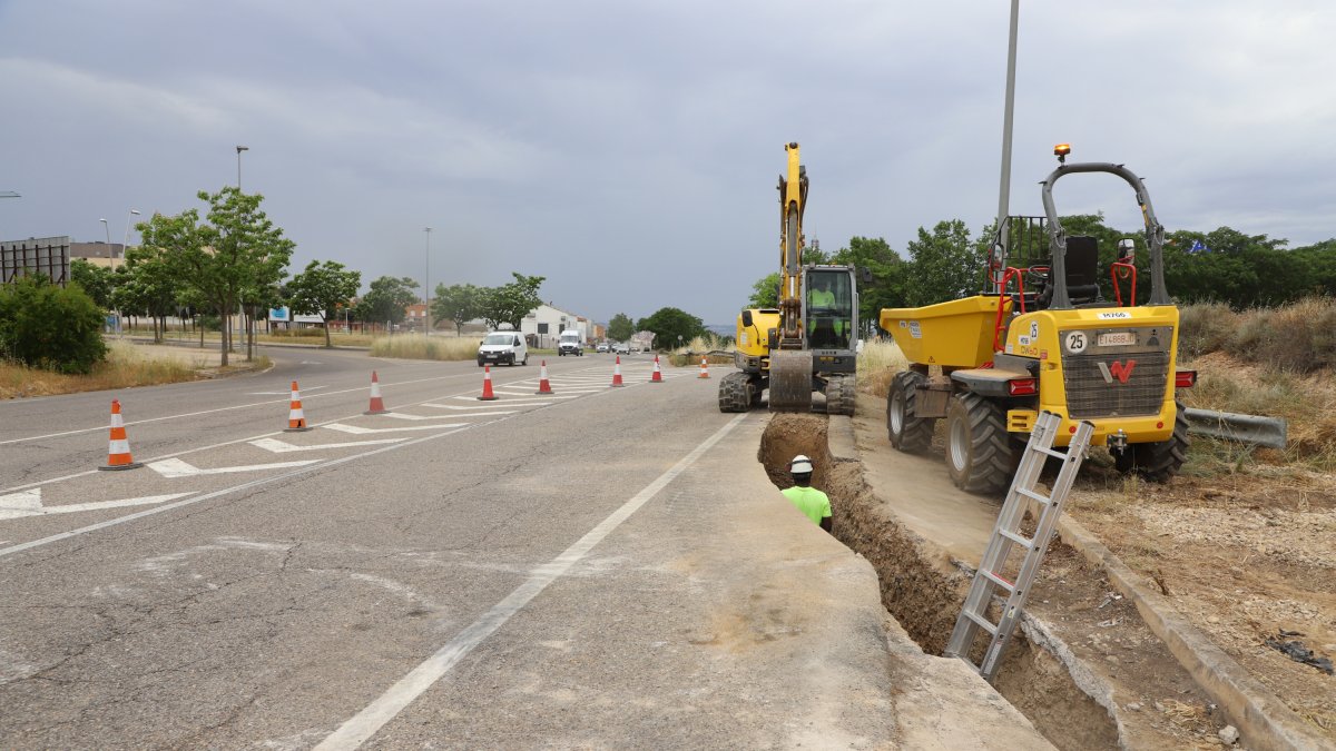 Les obras en el acceso del polígono industrial del Camino de los Frailes de Lleida.