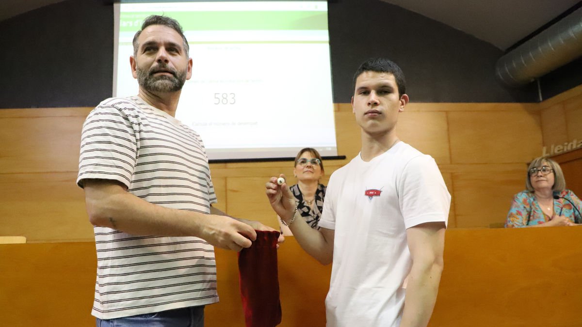 El sorteo para determinar la orden de preferencia a las cuna en caso de empate en puntos. - MAGDALENA ALTISENT