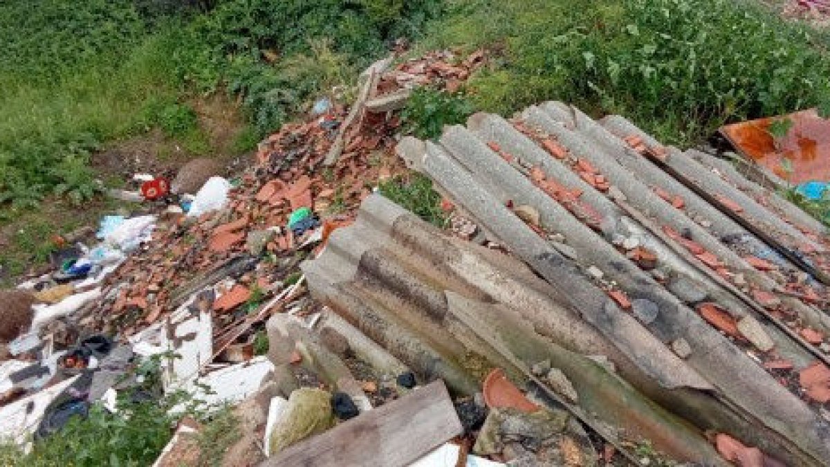Imatge d’una zona de l’abocador il·legal.