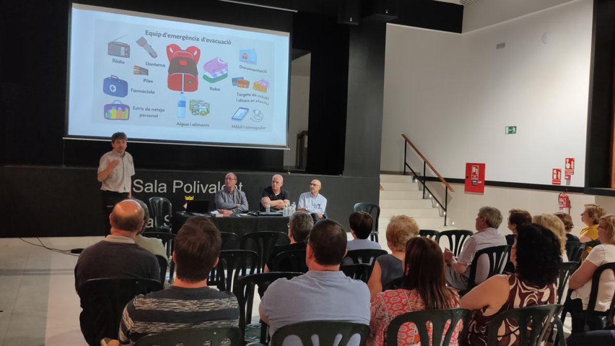 La sessió informativa celebrada ahir a Aspa. - AJUNTAMENT D’ASPA