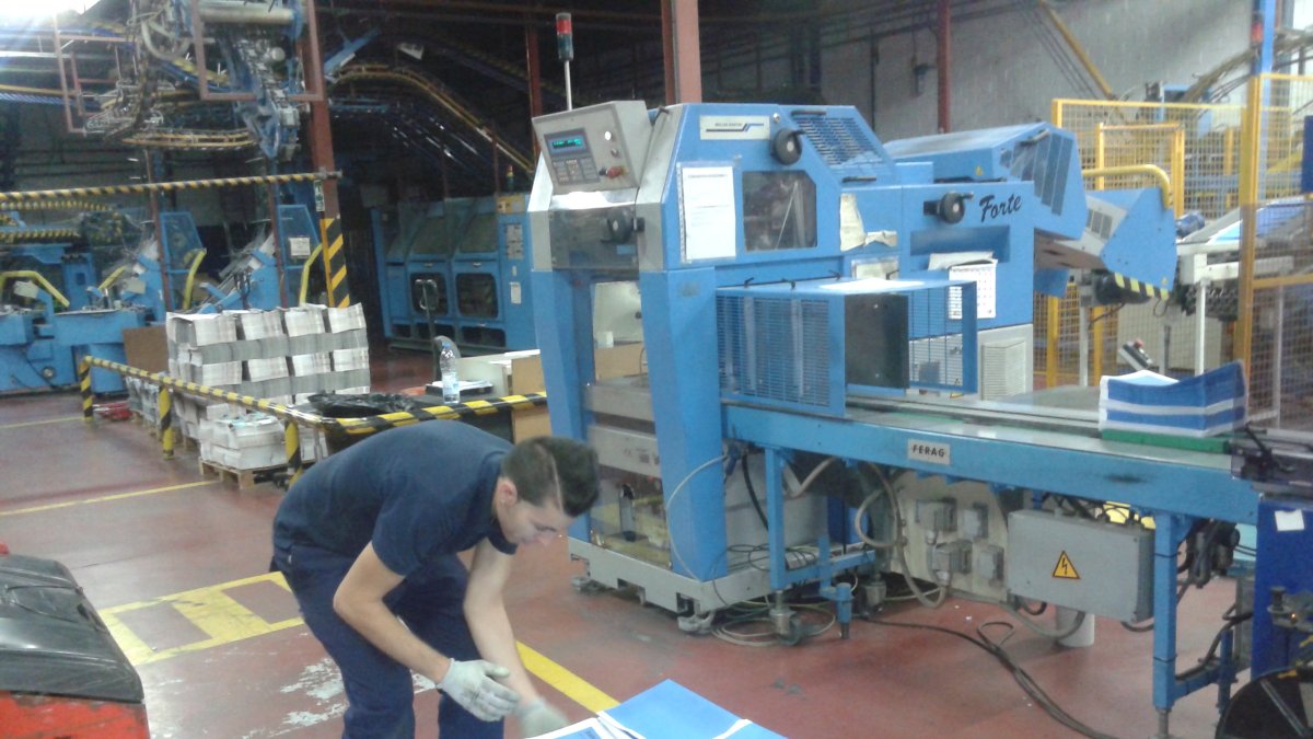 Oferta laboral a Alcoletge: torn de nit per a impressor de rotativa