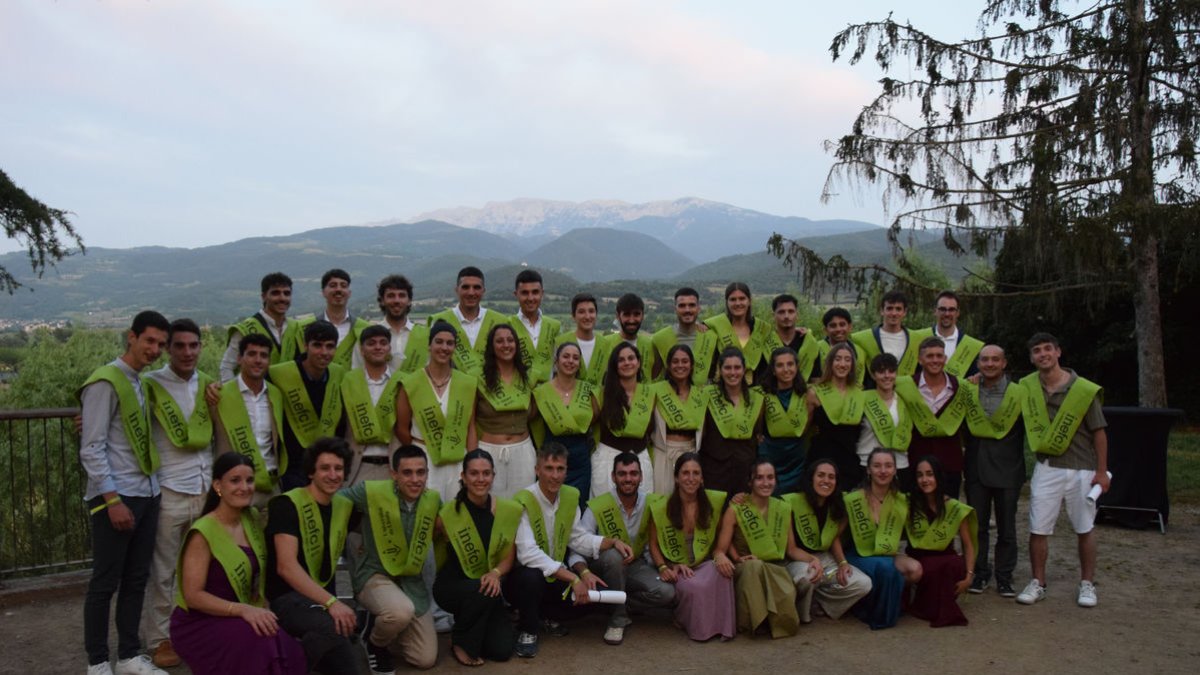 Els graduats de la primera promoció de Ciències de l’Activitat Física i de l’Esport a Inefc Pirineus. - C. SANS
