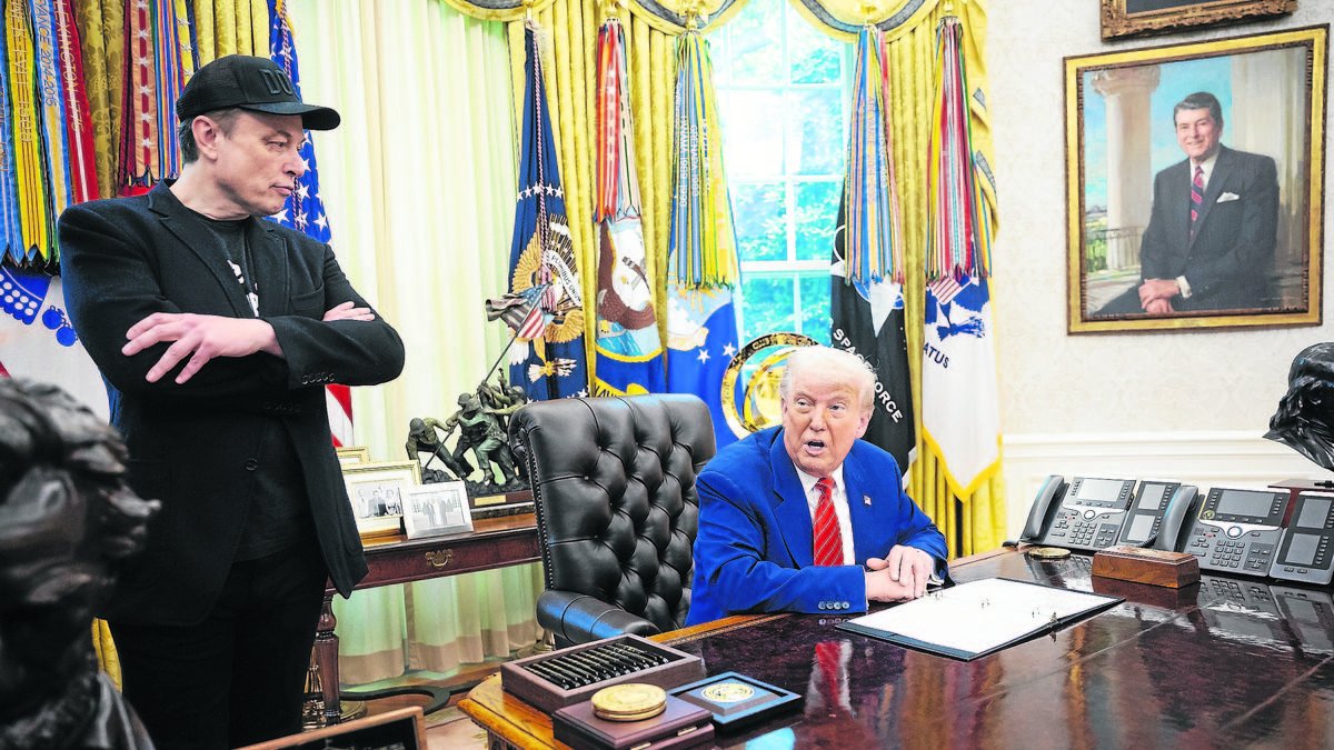 Fotografía de Elon Musk junto a Donald Trump en la Casa Blanca. - EFE/EPA/FRANCIS CHUNG / POOL