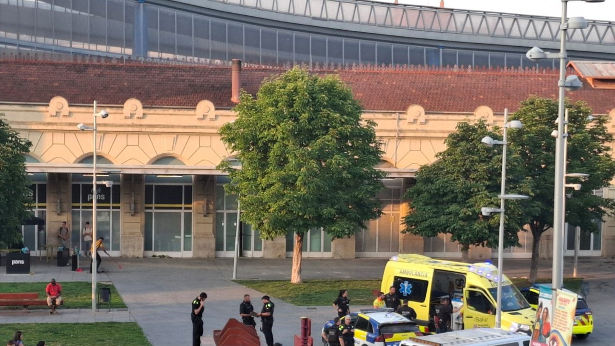 En el lugar acudieron Urbana, Mossos y SEM.