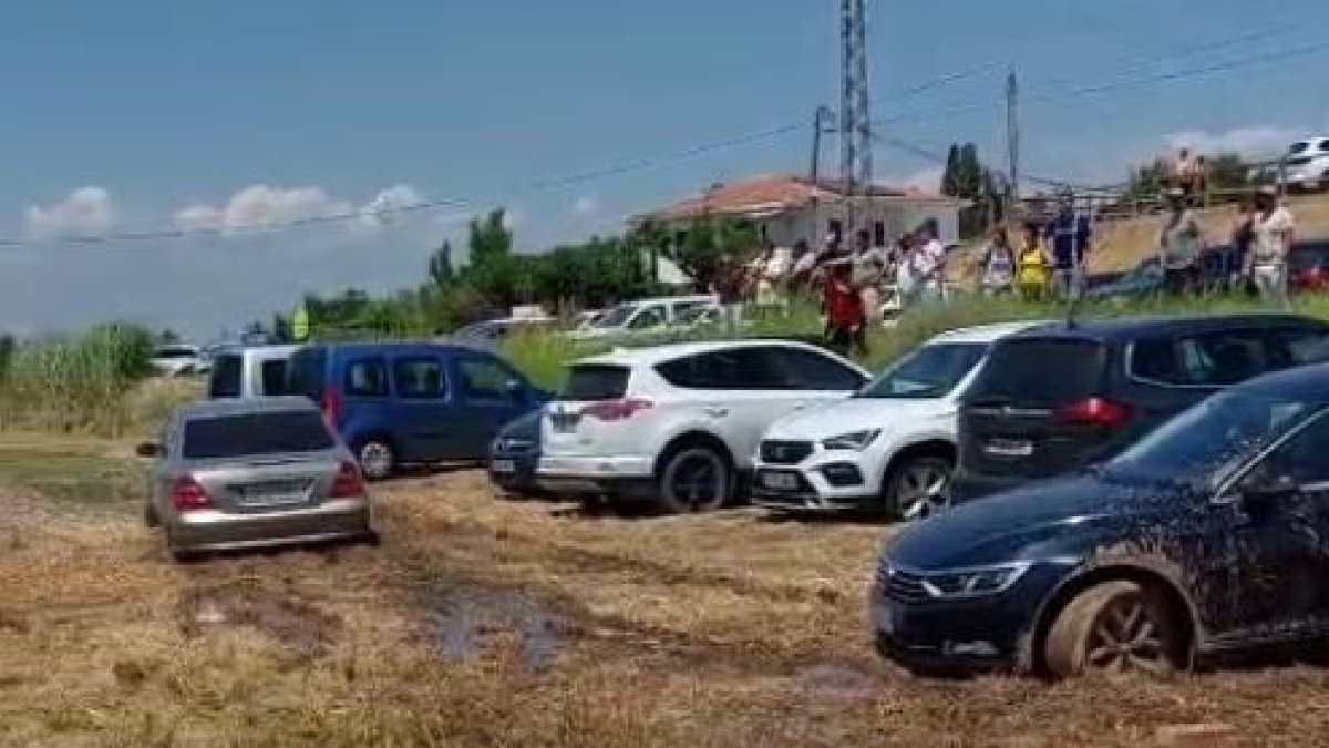 Cotxes atrapats en un terreny a l'AEM