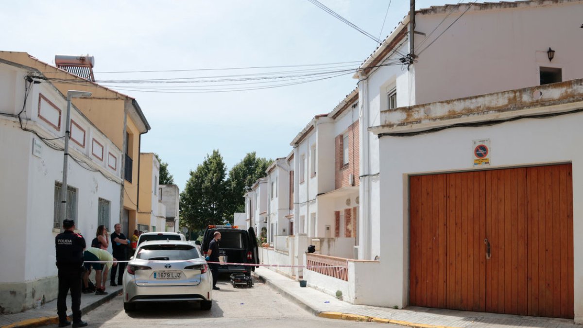 Exterior de la viviende de Flix donde se produjo el incendio. - ACN