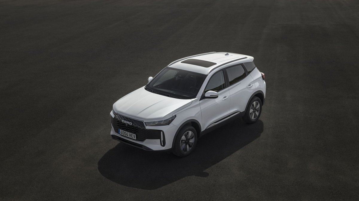 D’inici, l’EBRO s400 HEV ofereix una gamma composta per dos acabats, Premium i Excellence, a partir de 149 euros al mes.