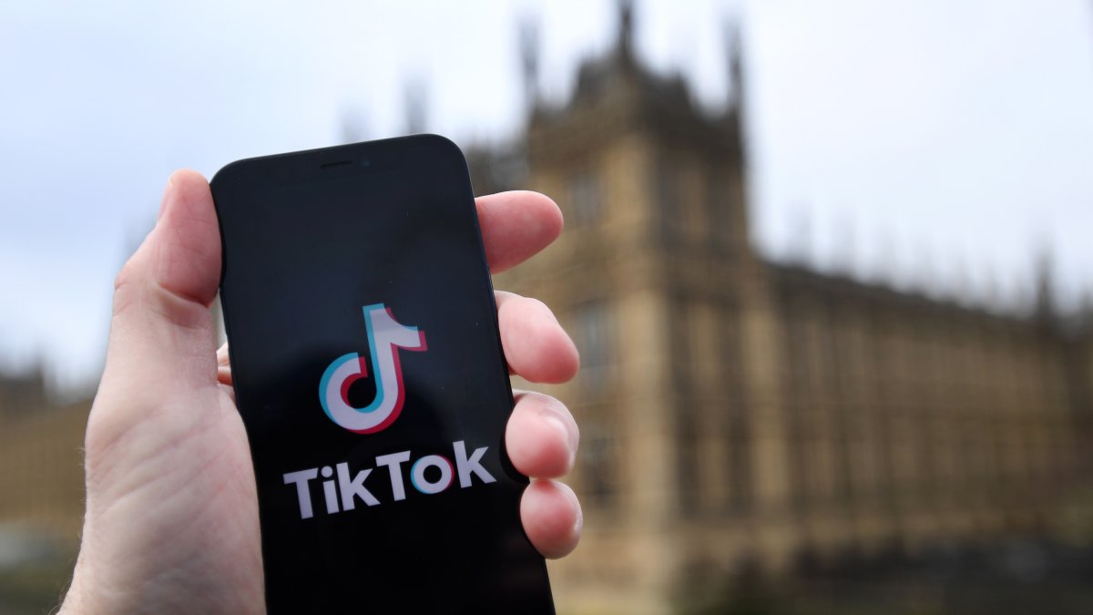 Imatge d’arxiu del logo de Tik Tok en un movil.
