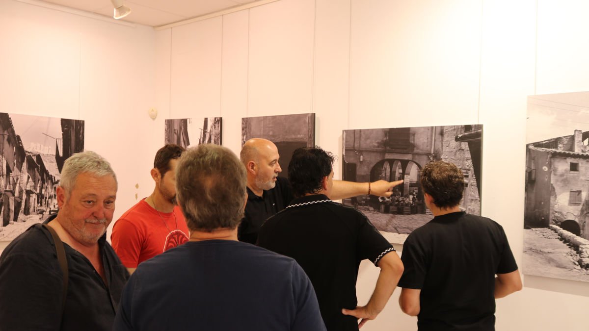 Exposició de fotografies que Jesús Moncada va fer sobre el seu poble natal i veïns de Mequinensa. - AJUNTAMENT DE MEQUINENSA