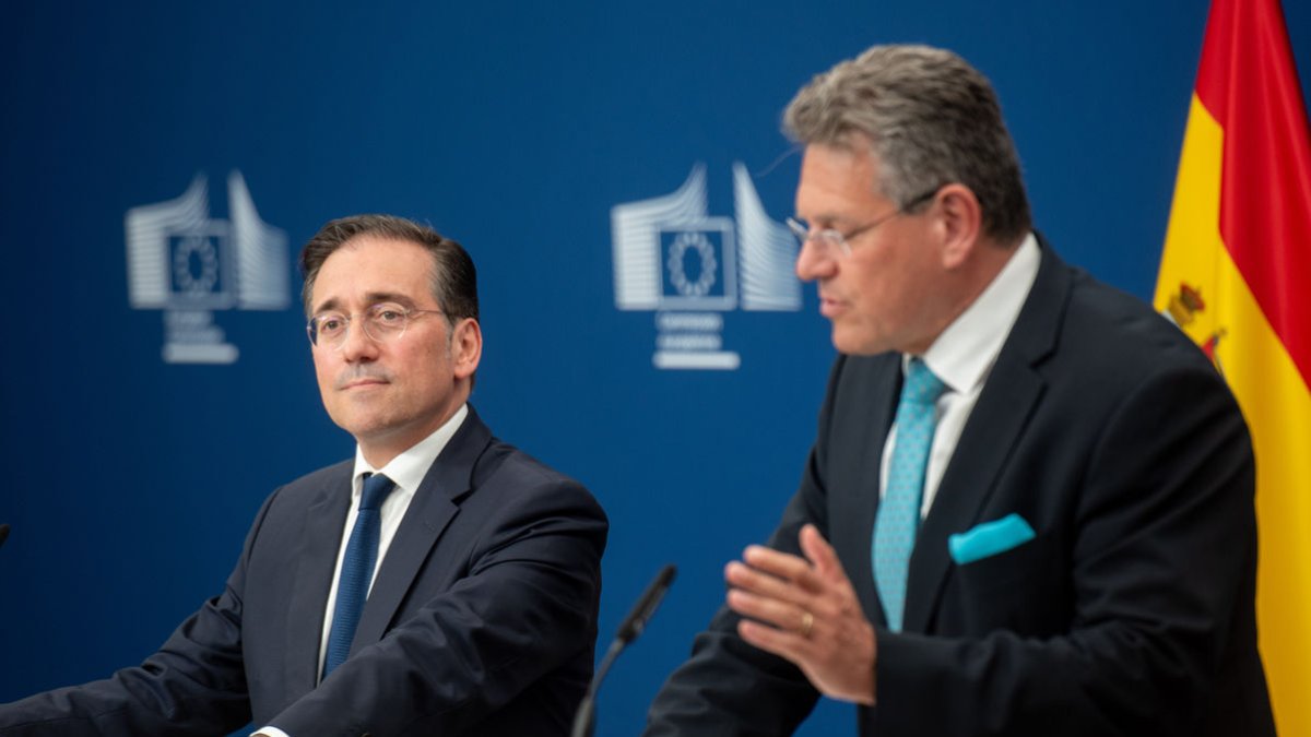 José Manuel Albares junto a Maros Sefcovic en rueda de prensa. - BELGA / EUROPA PRESS